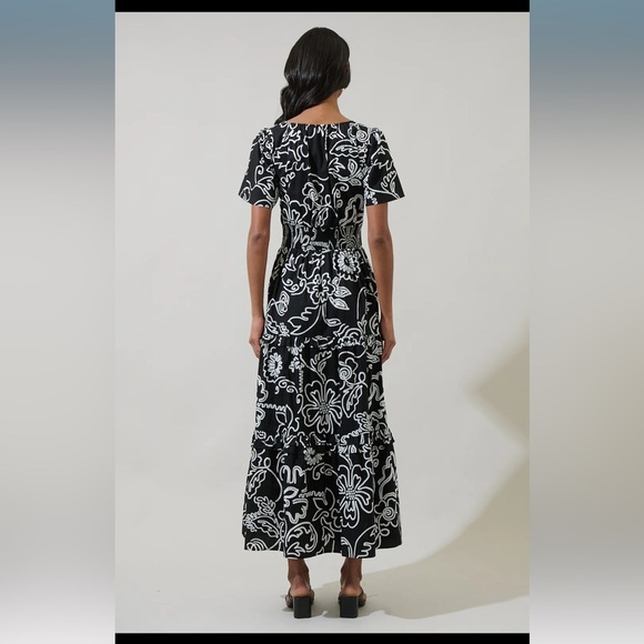 SugarLips Haylie Floral Palmer Tiered Maxi Dress Black White Multi - Picture 2 of 6